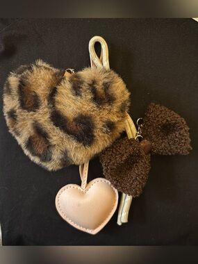 5/$15💵leopard print heart keychain bundle
